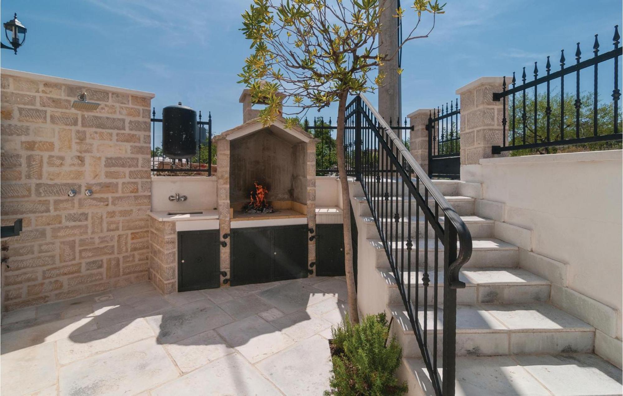 Stunning Home In Primosten With Kitchen Dış mekan fotoğraf
